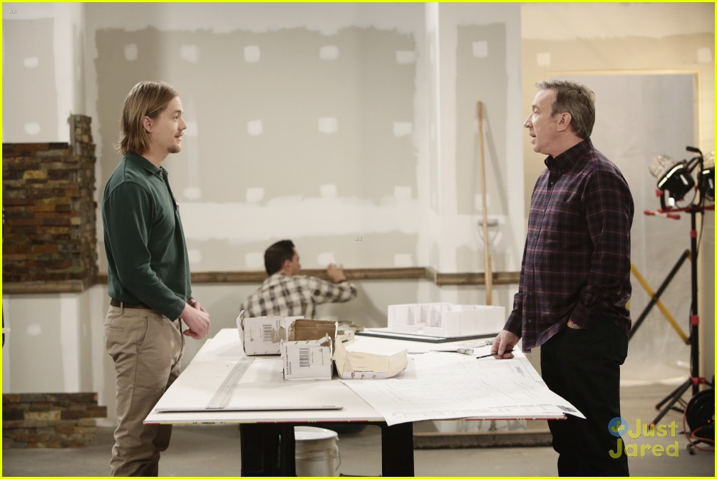 Why Can't Mandy Accept Her Fashion Internship on 'Last Man Standing'?