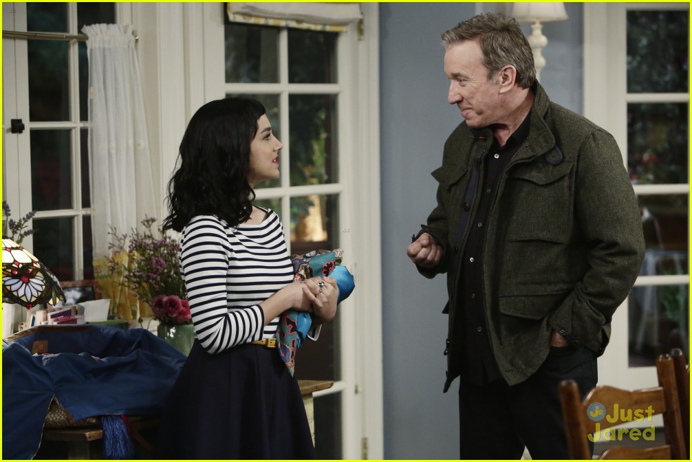 Why Can't Mandy Accept Her Fashion Internship on 'Last Man Standing'?