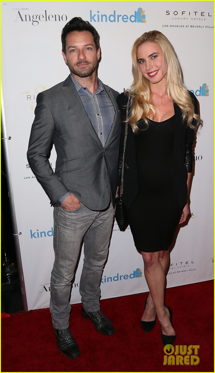 Jenna Ushkowitz & Sarah Hyland Step Out in Style for Kindred Fundraiser!