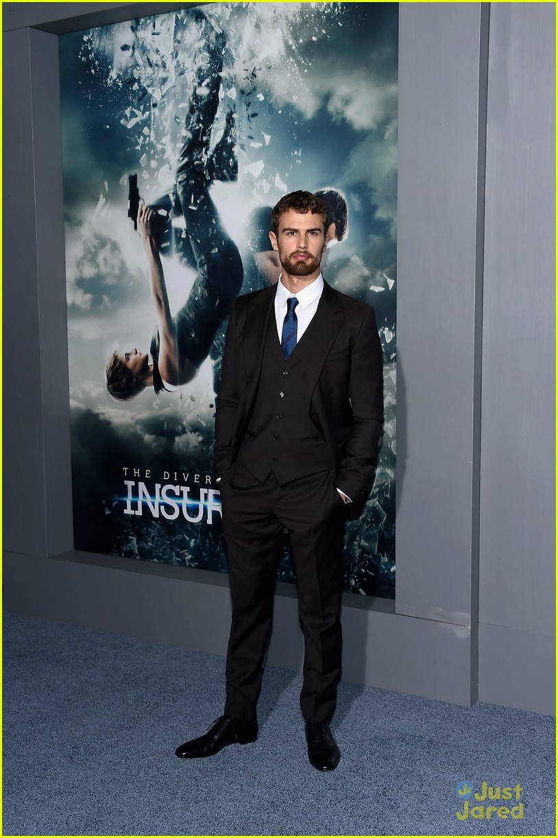 Shailene Woodley Rocks 'Insurgent' Red Carpet with Theo James!