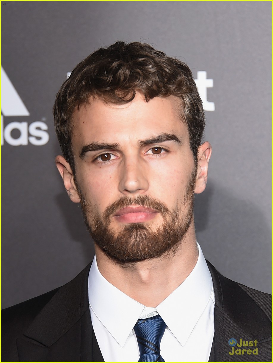 Shailene Woodley Rocks 'Insurgent' Red Carpet with Theo James!