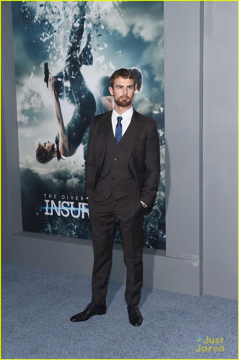 Shailene Woodley Rocks 'Insurgent' Red Carpet with Theo James!