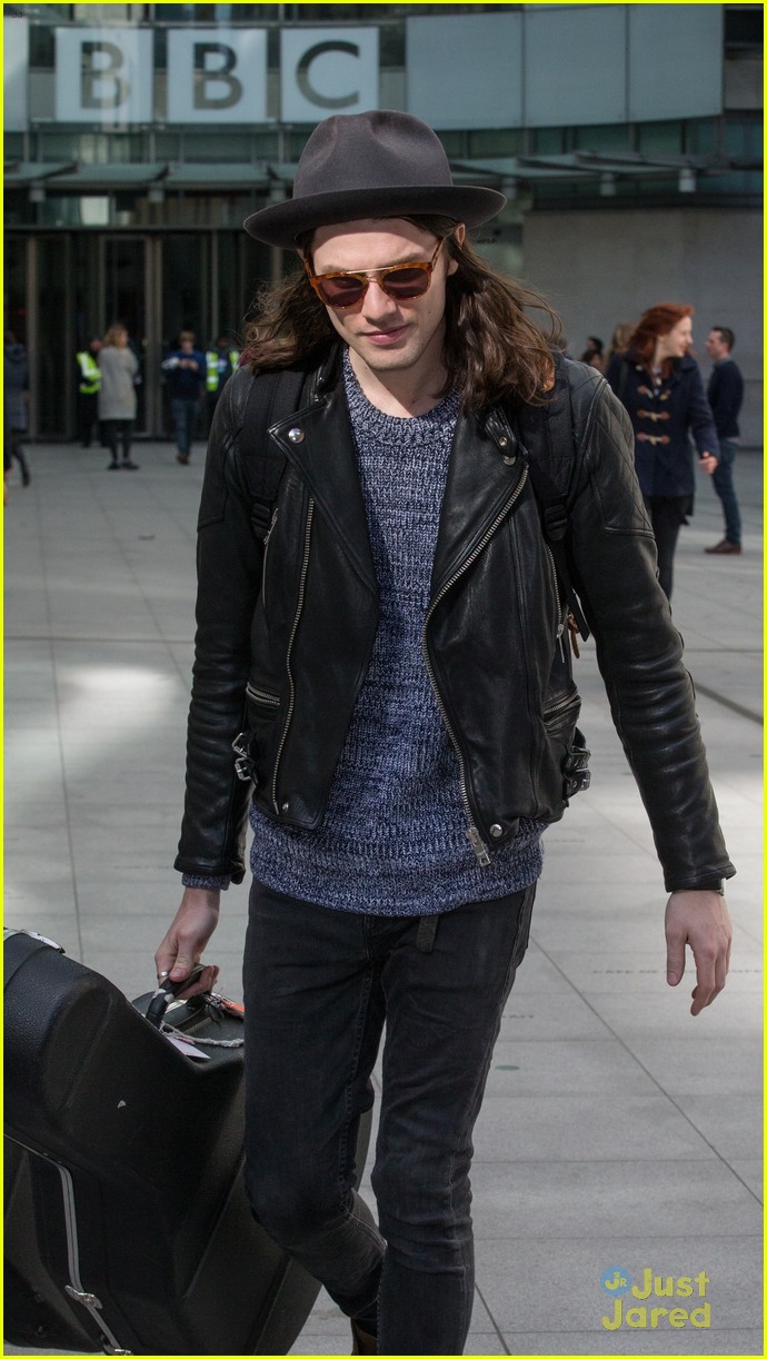 Shawn Mendes & James Bay Both Hit Up BBC Radio 1 To Promote Their Music