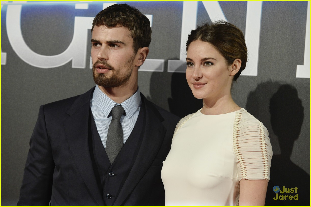 Shailene Woodley Bares Her Back at 'Insurgent' World Premiere