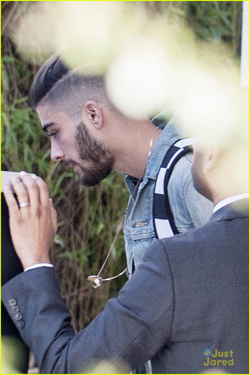Zayn Malik Spotted Out With Family After Quitting One Direction