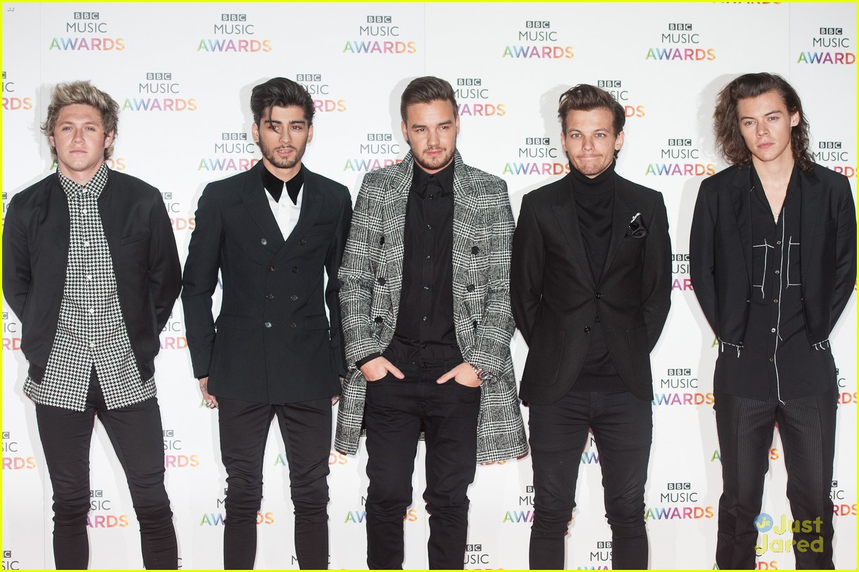 Zayn Malik's Performances With One Direction Throughout the Years - Watch Now!