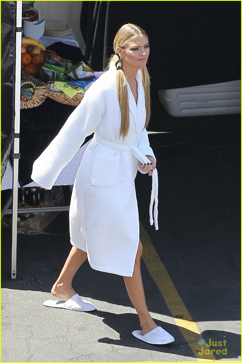 Cara Delevingne & More Celebs Will Act in Taylor Swift's Upcoming Video!