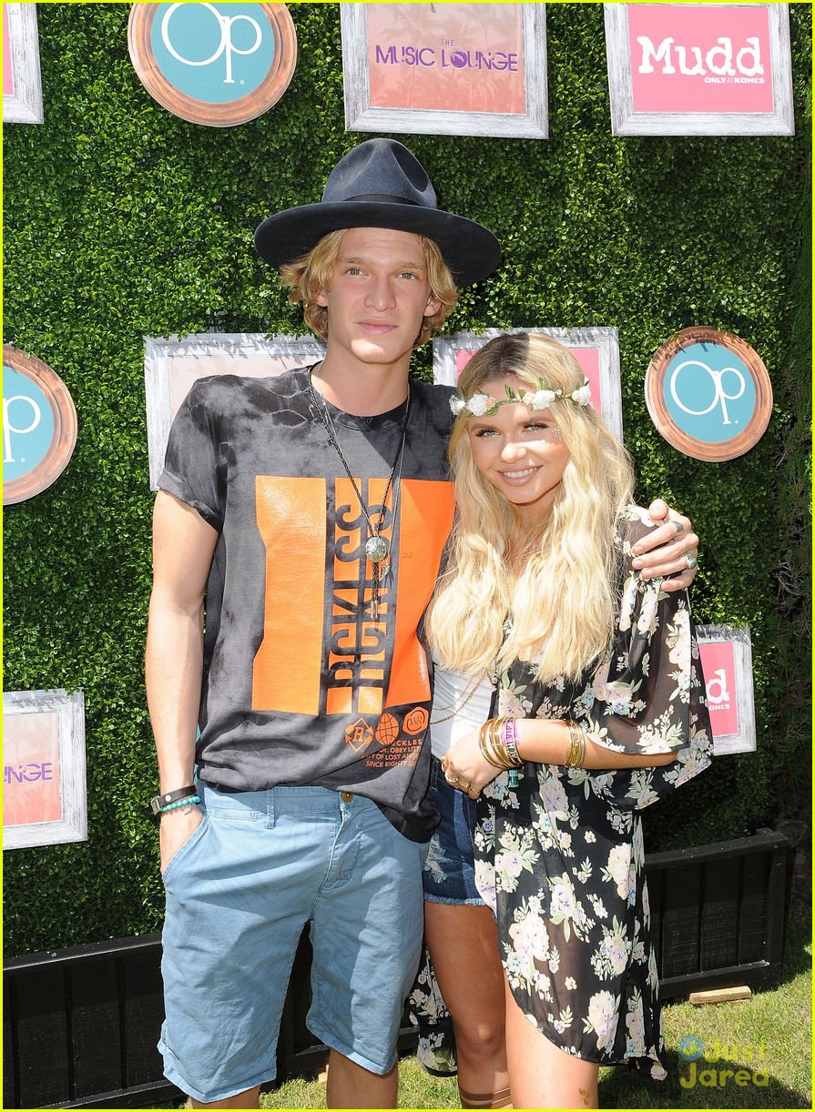 Cody & Alli Simpson Have Brother-Sister Time at Coachella!