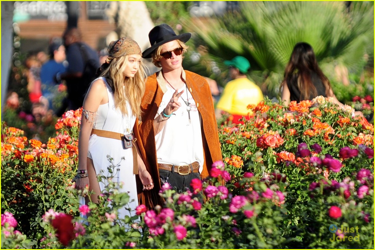Cody & Alli Simpson Have Brother-Sister Time at Coachella!