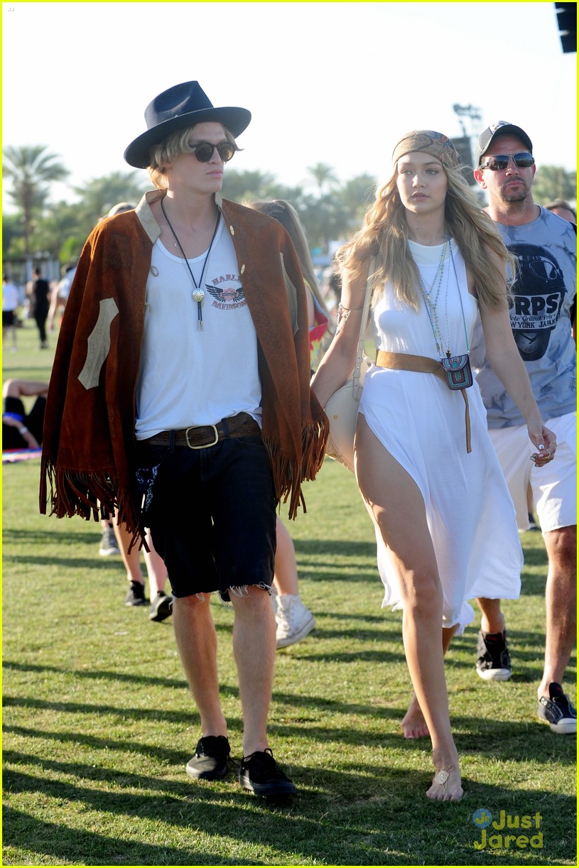 Cody & Alli Simpson Have Brother-Sister Time at Coachella!