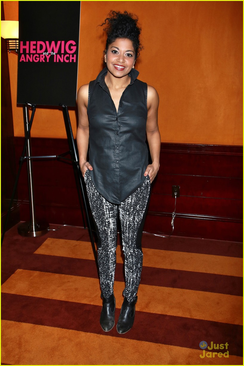 Darren Criss Gets Silly at 'Hedwig and the Angry Inch' Photo Call