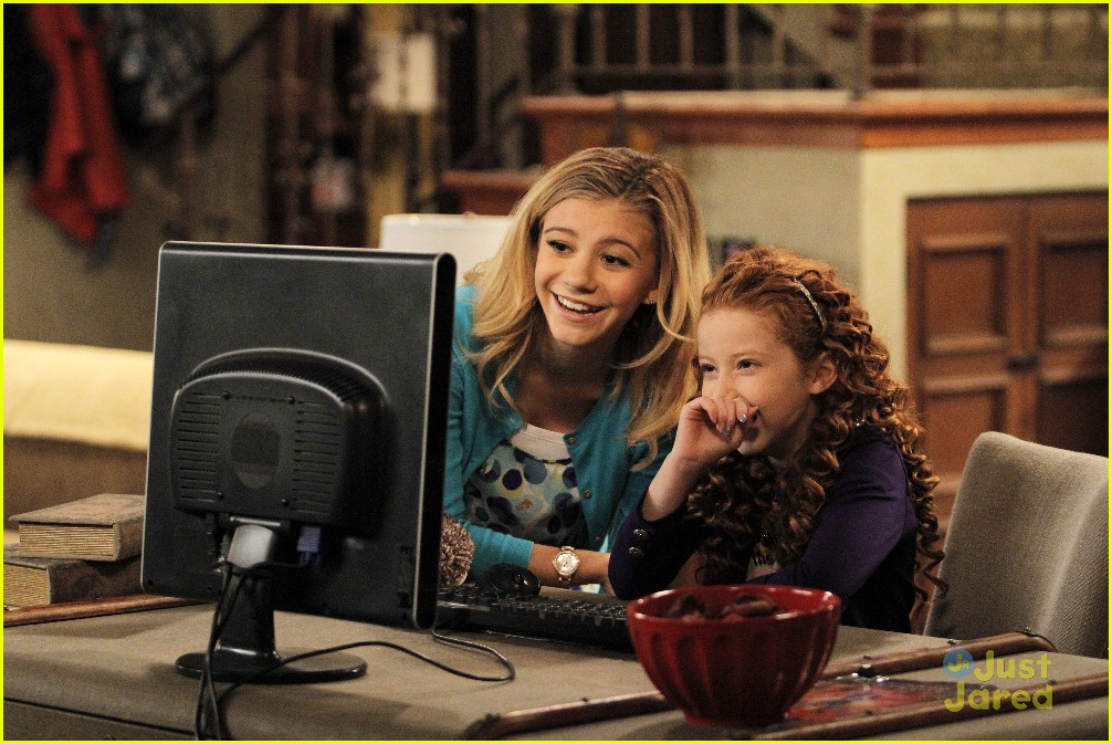 Olivia Holt Gets Really Wacky On 'Dog With A Blog' Tonight!