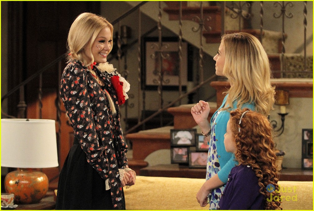 Olivia Holt Gets Really Wacky On 'Dog With A Blog' Tonight!