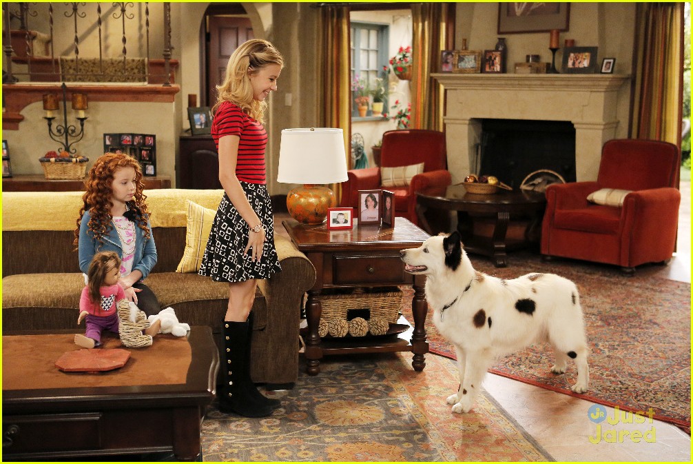 Olivia Holt Gets Really Wacky On 'Dog With A Blog' Tonight!