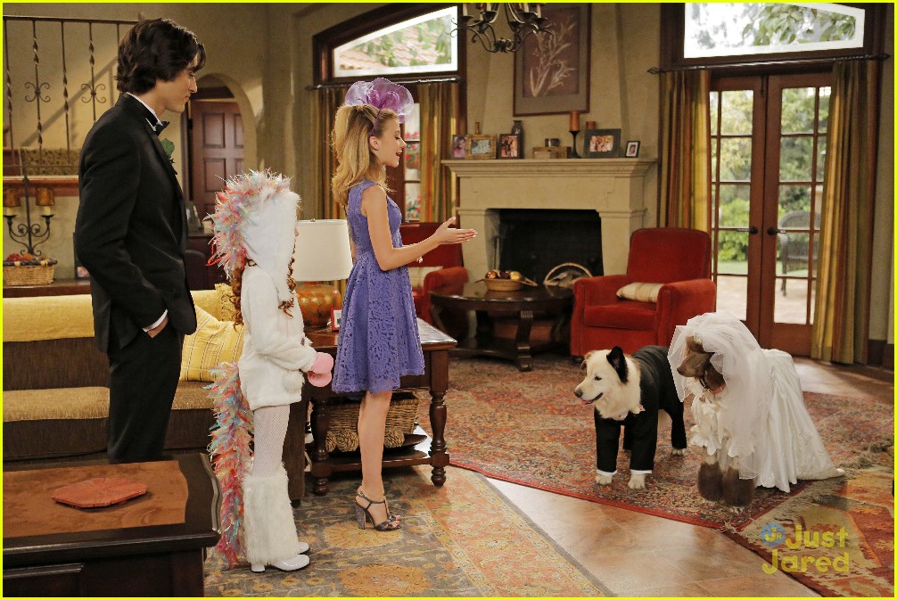 Olivia Holt Gets Really Wacky On 'Dog With A Blog' Tonight!