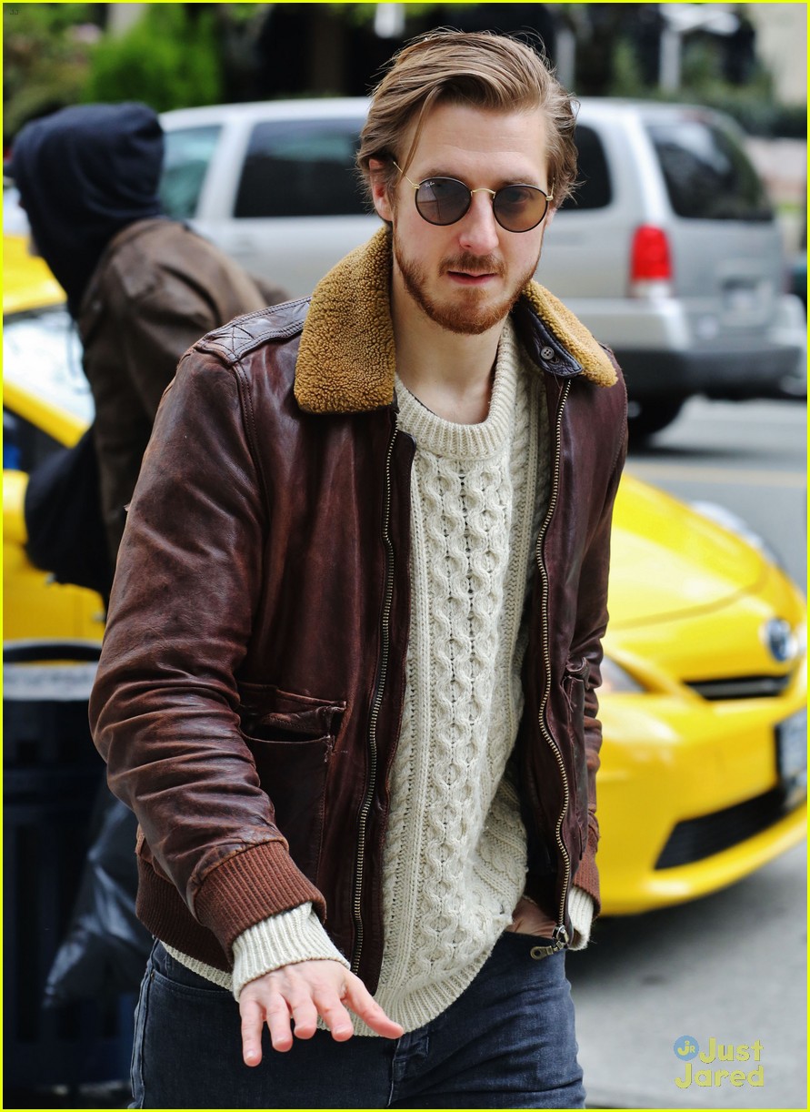 The Bug-Eyed Bandit Unleashes Hundreds of Robotic Bees on Tonight's 'The Flash'