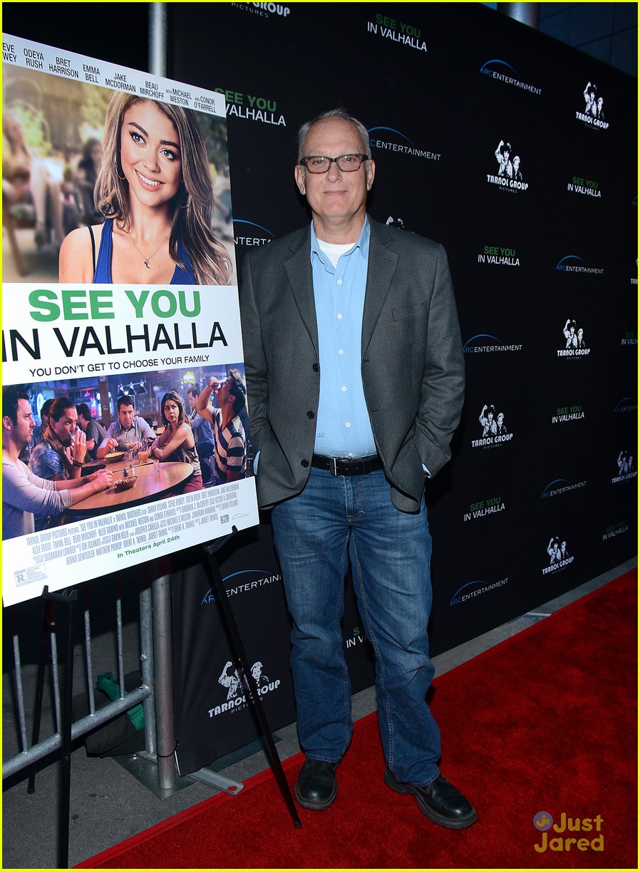 Sarah Hyland & Dominic Sherwood Hit the 'See You in Valhalla' Red Carpet Together
