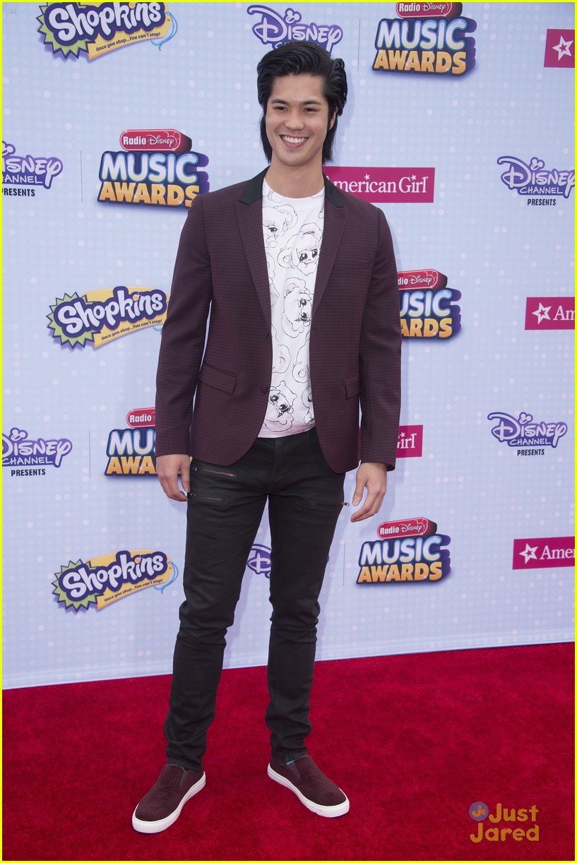 Jordan Fisher & Mollee Gray Bring 'Teen Beach 2' To RDMAs 2015