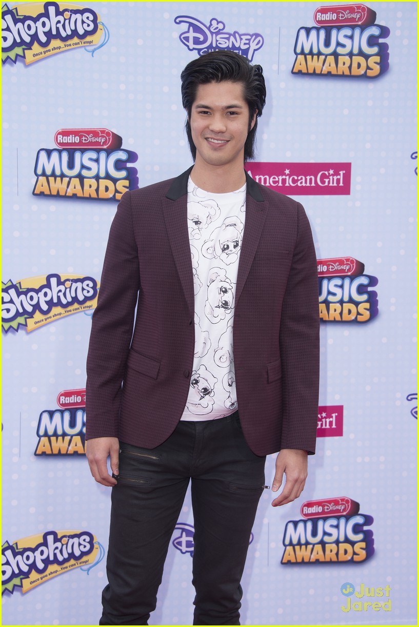Jordan Fisher & Mollee Gray Bring 'Teen Beach 2' To RDMAs 2015
