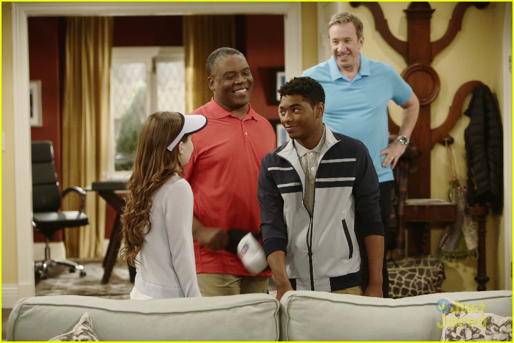 The Parents Play Matchmaker For Eve On Tonight's 'Last Man Standing'