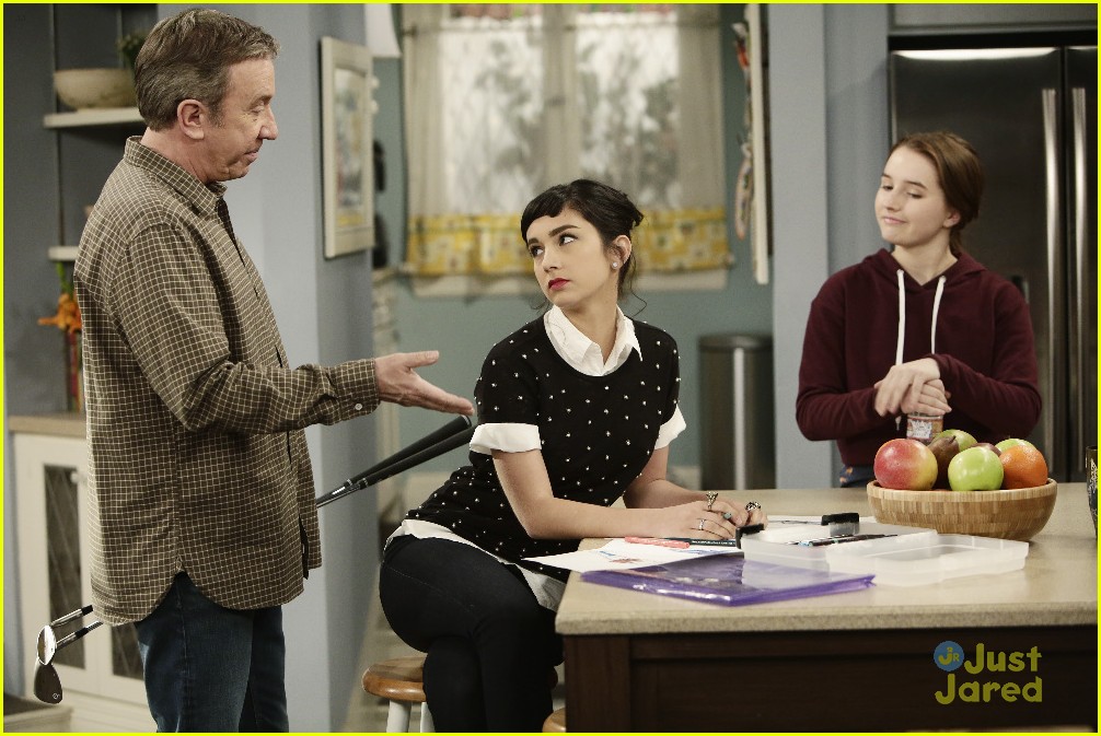 The Parents Play Matchmaker For Eve On Tonight's 'Last Man Standing'