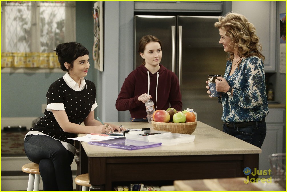 The Parents Play Matchmaker For Eve On Tonight's 'Last Man Standing'