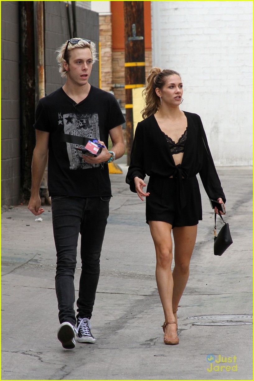 Riker Lynch & Allison Holker Go Back To 1920s For Quickstep