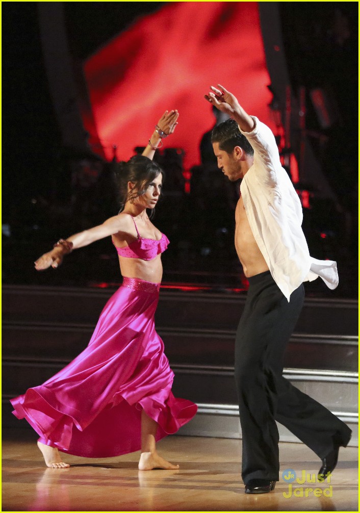 Meryl Davis & Maksim Chmerkovskiy Have A Dance Showdown on 'DWTS' 10th Anniversary Special - See The Pics!
