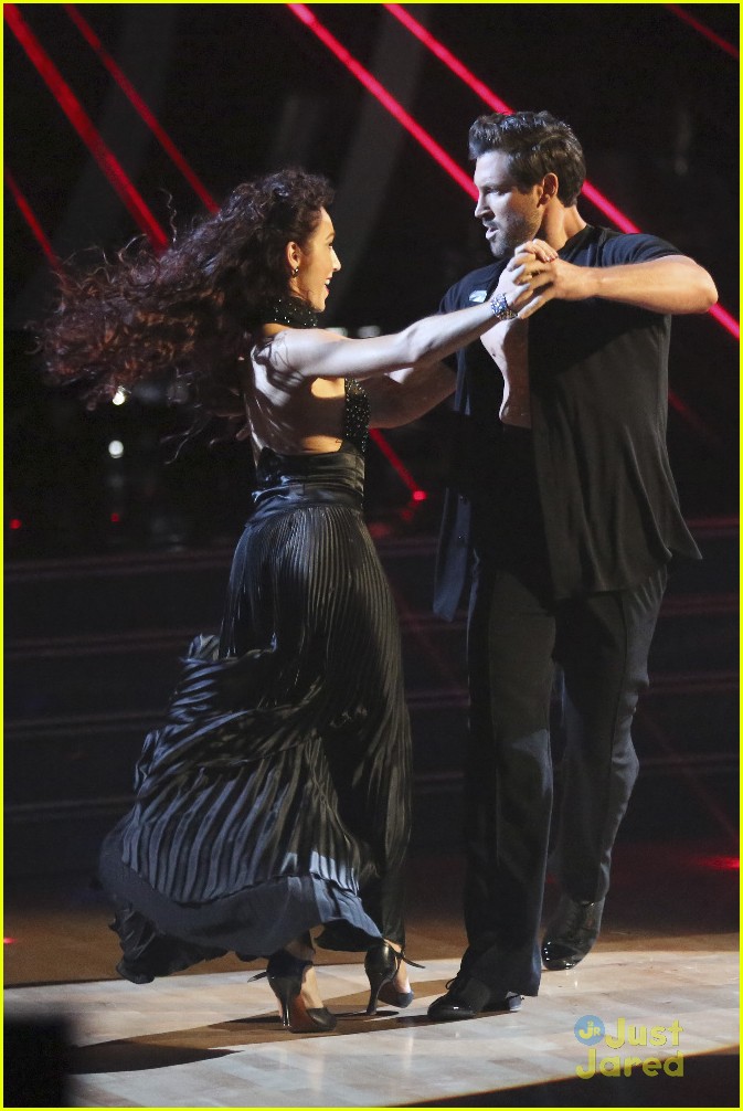 Meryl Davis & Maksim Chmerkovskiy Have A Dance Showdown on 'DWTS' 10th Anniversary Special - See The Pics!