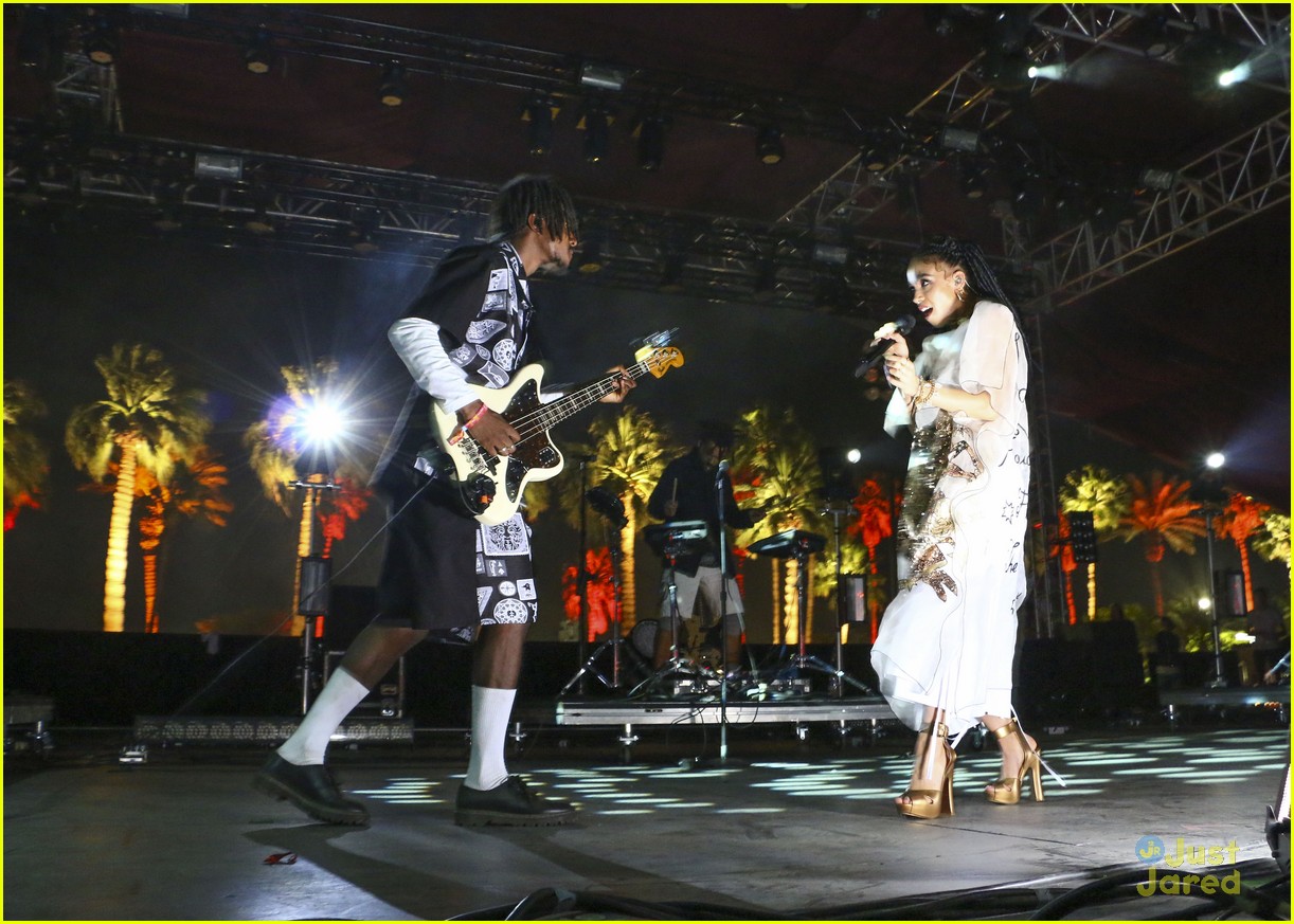 Robert Pattinson Checks Out Girlfriend FKA twigs' Coachella Performance