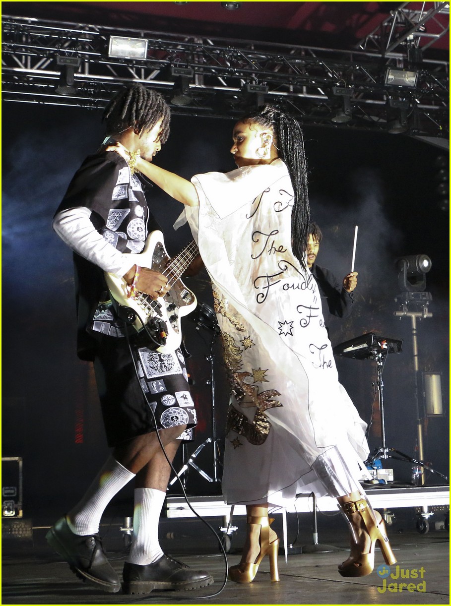 Robert Pattinson Checks Out Girlfriend FKA twigs' Coachella Performance