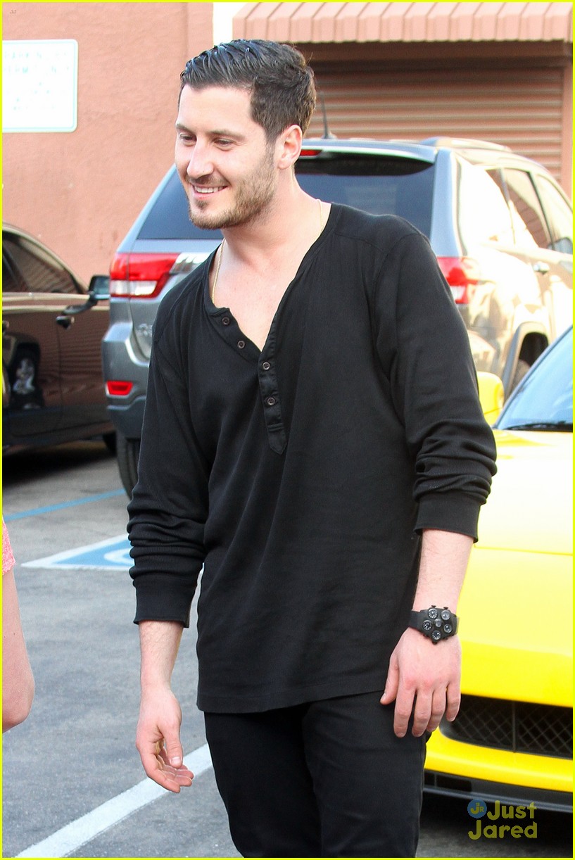 Rumer Willis Dines Out With Jenna Johnson After 'DWTS' Practice With Val Chmerkovskiy