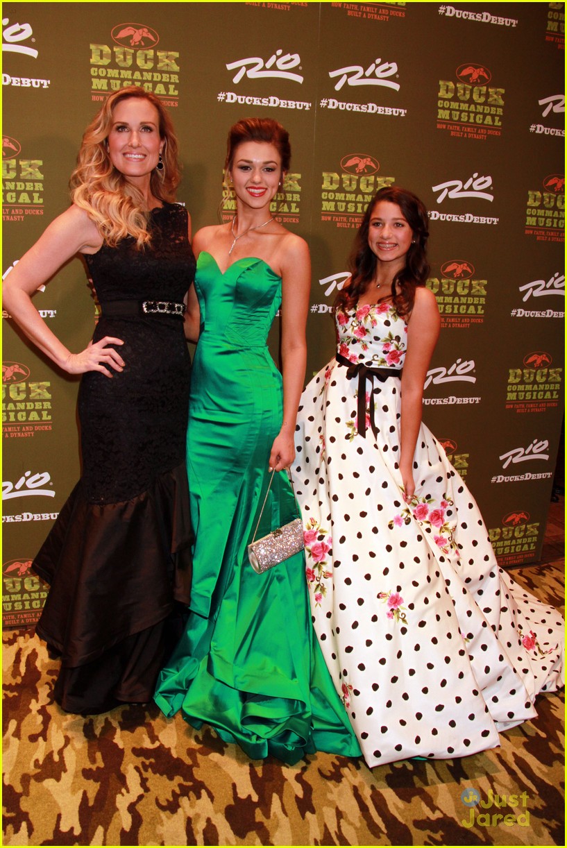 Sadie Robertson Steps Out With Her Whole Family For 'Duck Commander Musical' In Vegas