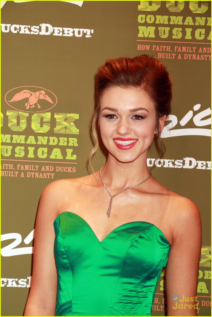 Sadie Robertson Steps Out With Her Whole Family For 'Duck Commander Musical' In Vegas