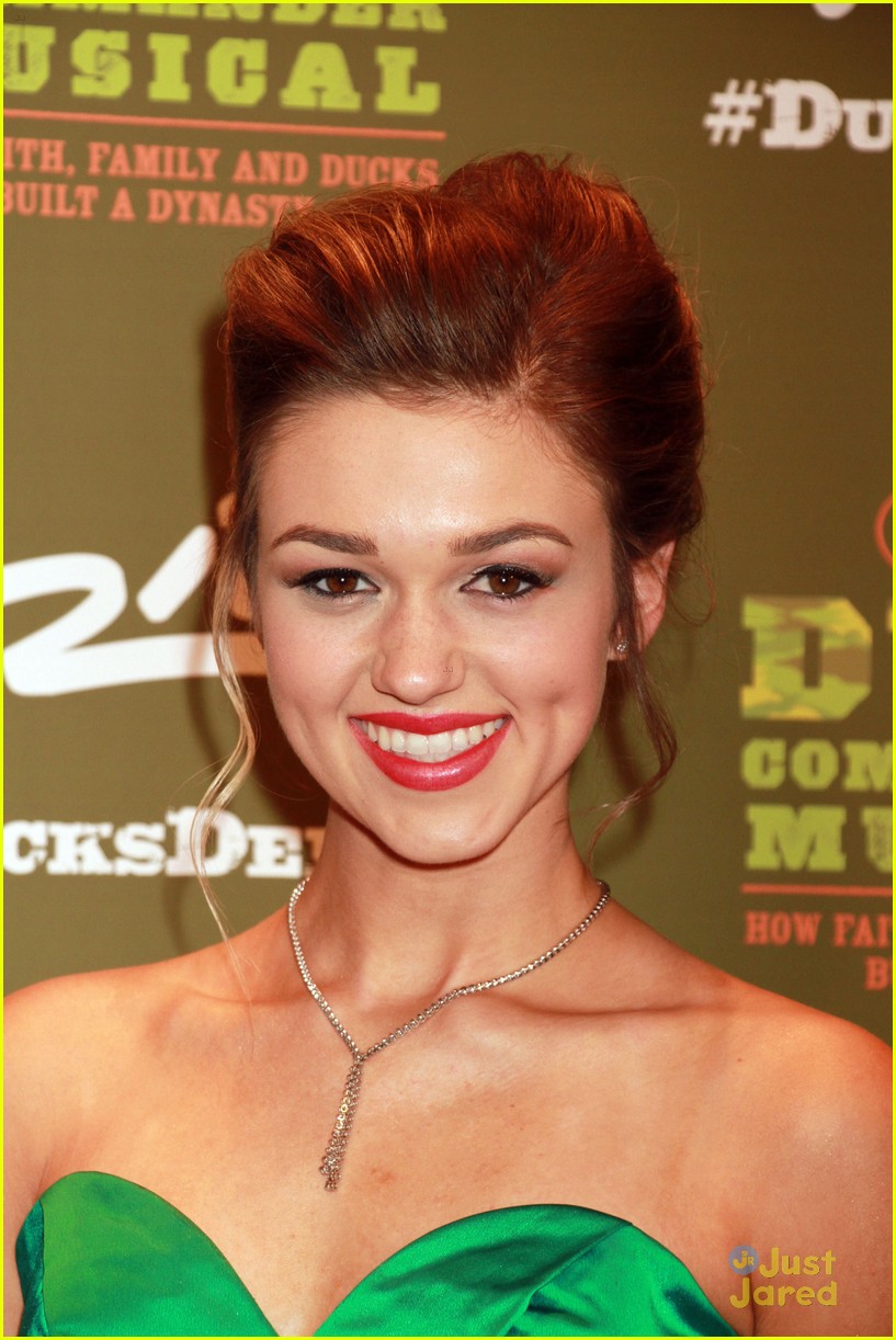 Sadie Robertson Steps Out With Her Whole Family For 'Duck Commander Musical' In Vegas