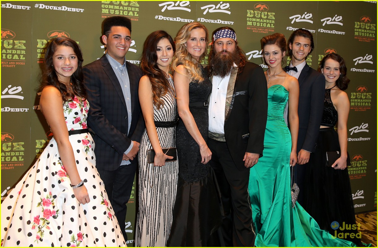 Sadie Robertson Steps Out With Her Whole Family For 'Duck Commander Musical' In Vegas