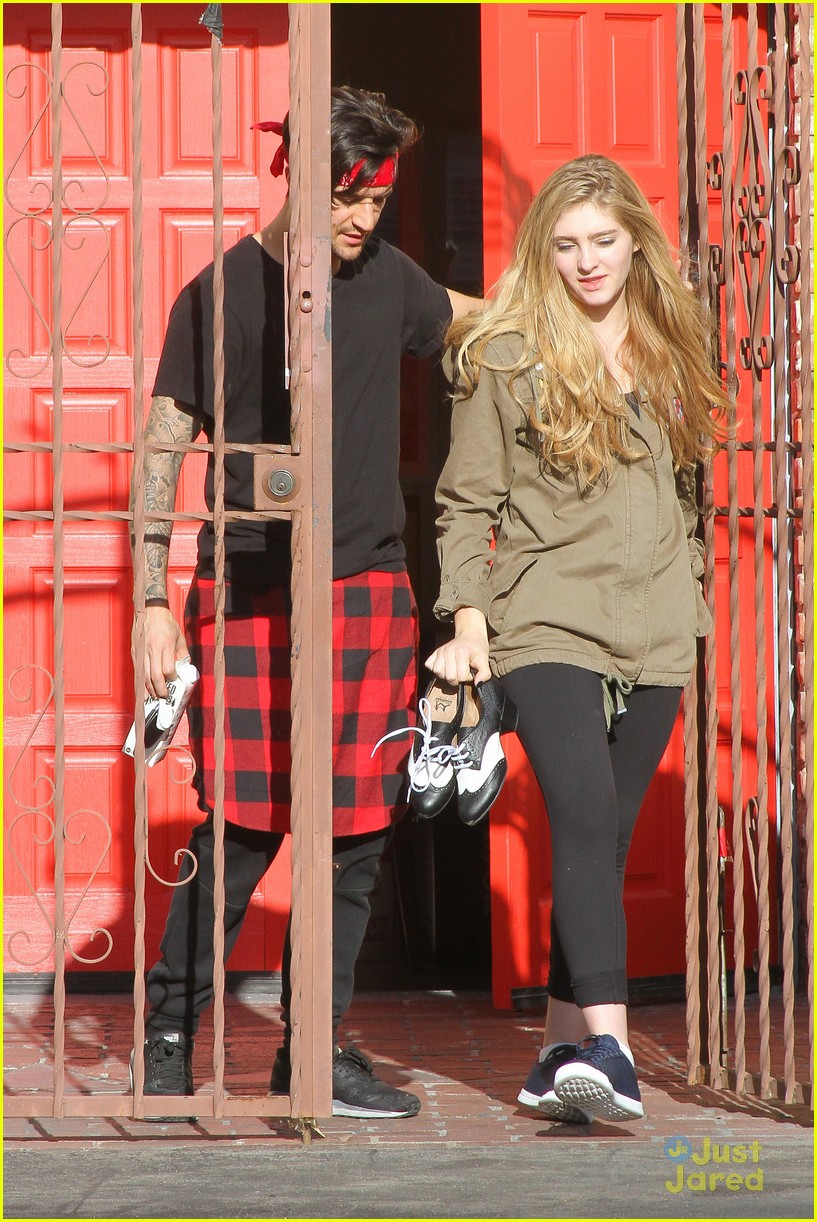 Willow Shields Gives Shoutout to DWTS Troupe Dancers