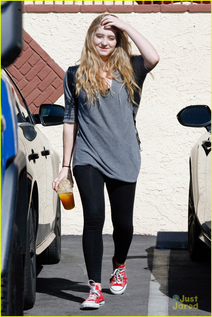 Willow Shields Gives Shoutout to DWTS Troupe Dancers