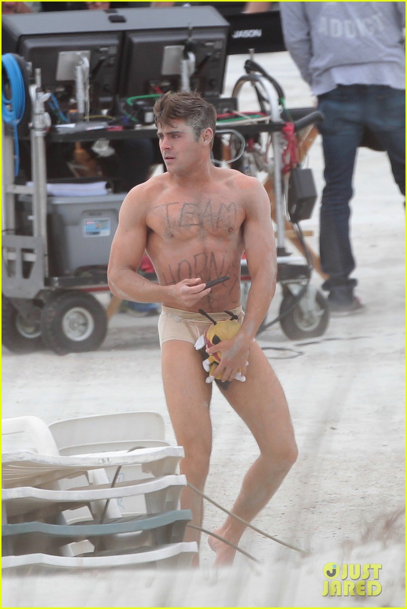 Zac Efron Runs Around Almost Naked on 'Dirty Grandpa' Set!