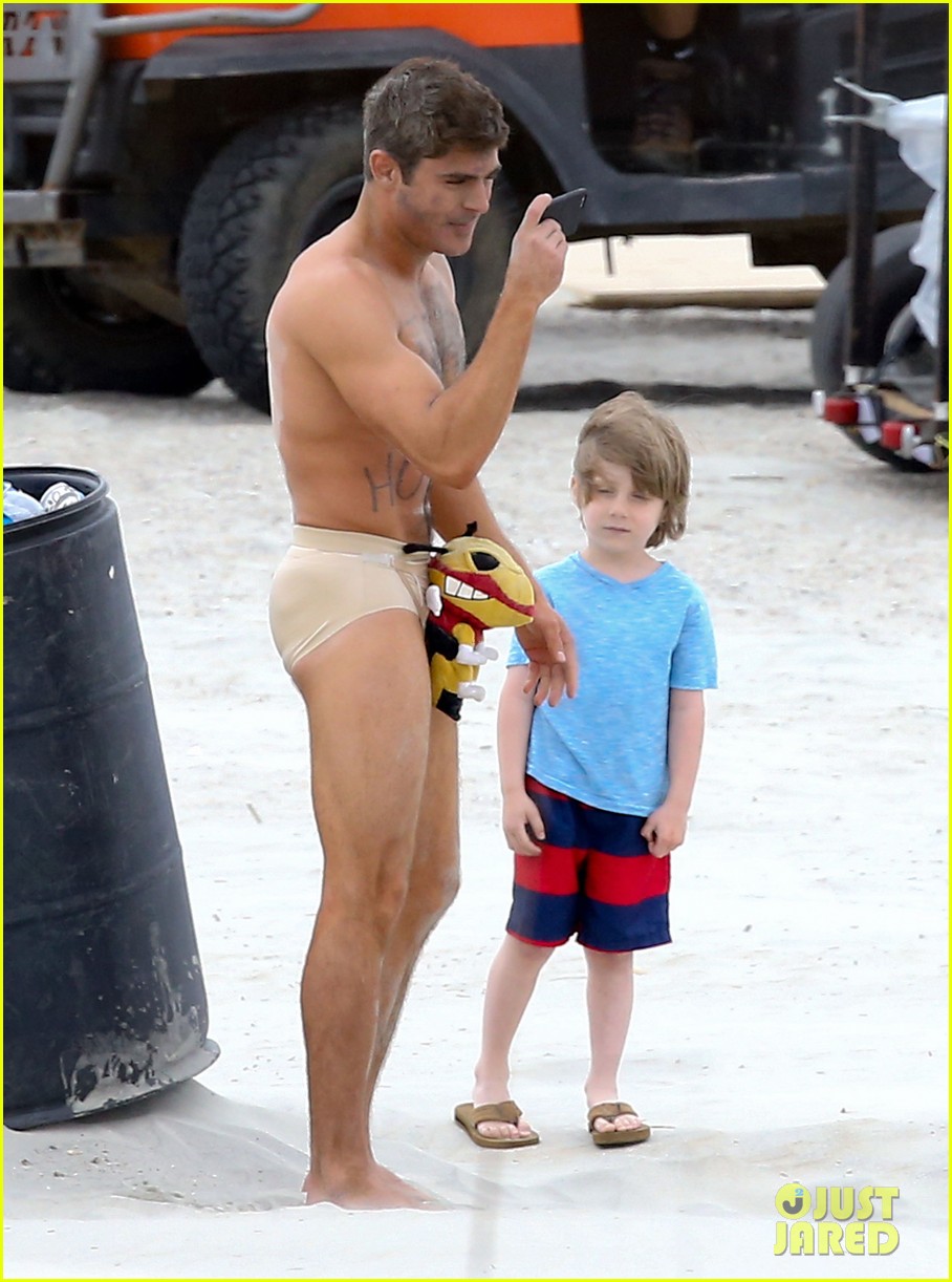 Zac Efron Runs Around Almost Naked on 'Dirty Grandpa' Set!