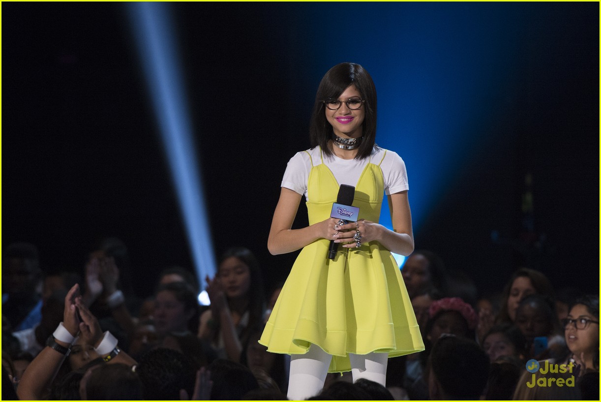 Zendaya Rocks A Ton of Looks For Hosting Duties at RDMAs 2015 - See Them Here!