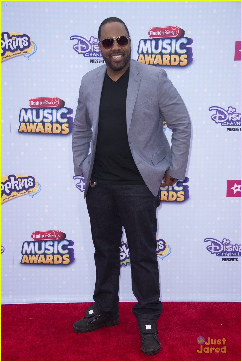 Zendaya Rocks A Ton of Looks For Hosting Duties at RDMAs 2015 - See Them Here!