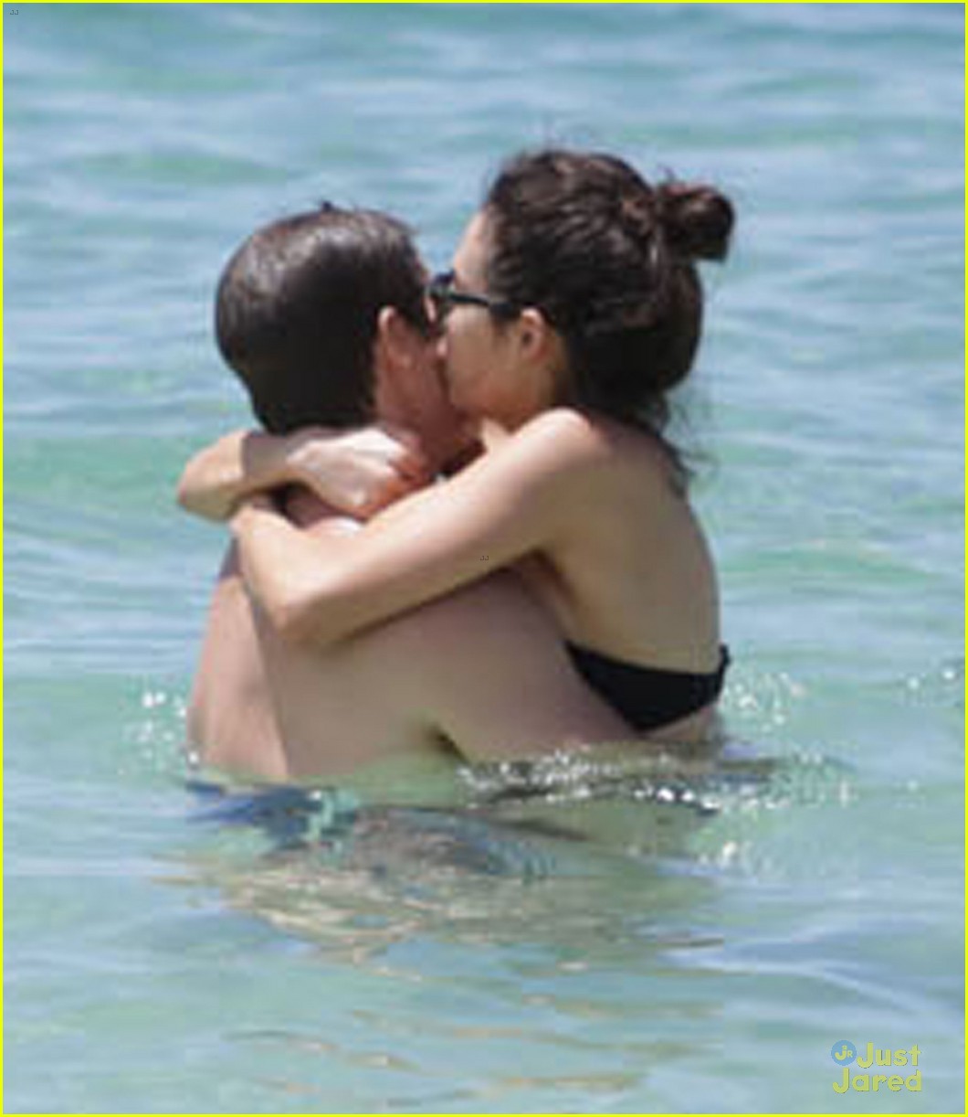 Chloe Bridges Shows PDA with Boyfriend Adam DeVine in Hawaii!