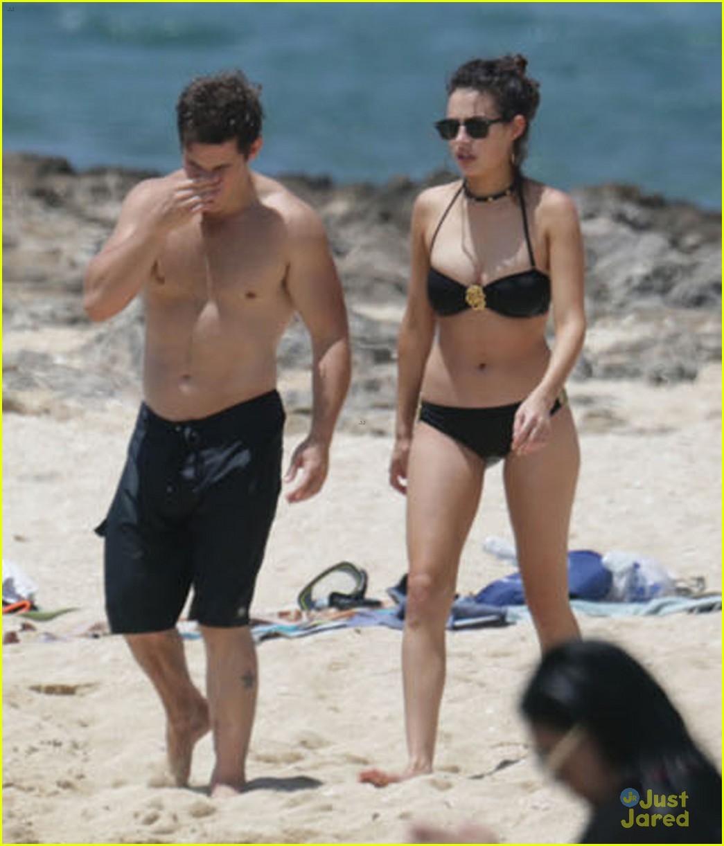 Chloe Bridges Shows PDA with Boyfriend Adam DeVine in Hawaii!