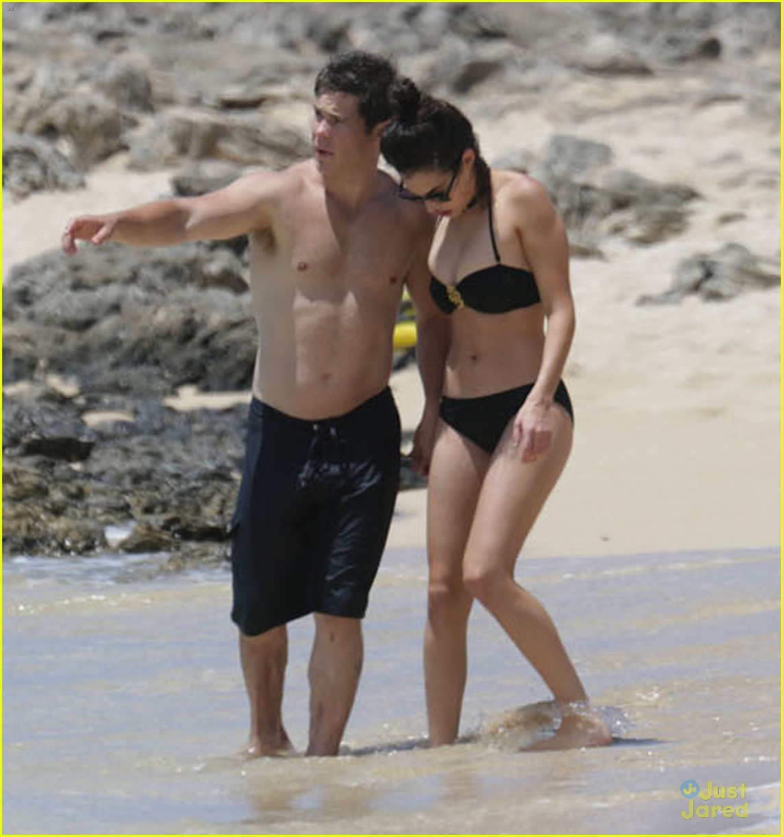 Chloe Bridges Shows PDA with Boyfriend Adam DeVine in Hawaii!