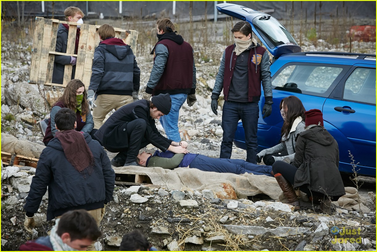 Jennette McCurdy Shows Off Her Darker Side in First Official 'Between' Trailer (Exclusive)