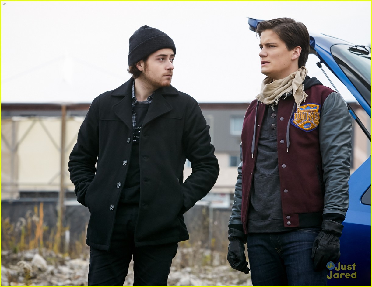 Jennette McCurdy Shows Off Her Darker Side in First Official 'Between' Trailer (Exclusive)