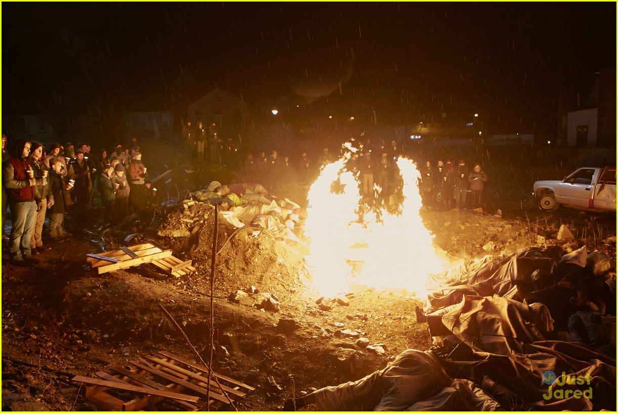 Jennette McCurdy Shows Off Her Darker Side in First Official 'Between' Trailer (Exclusive)