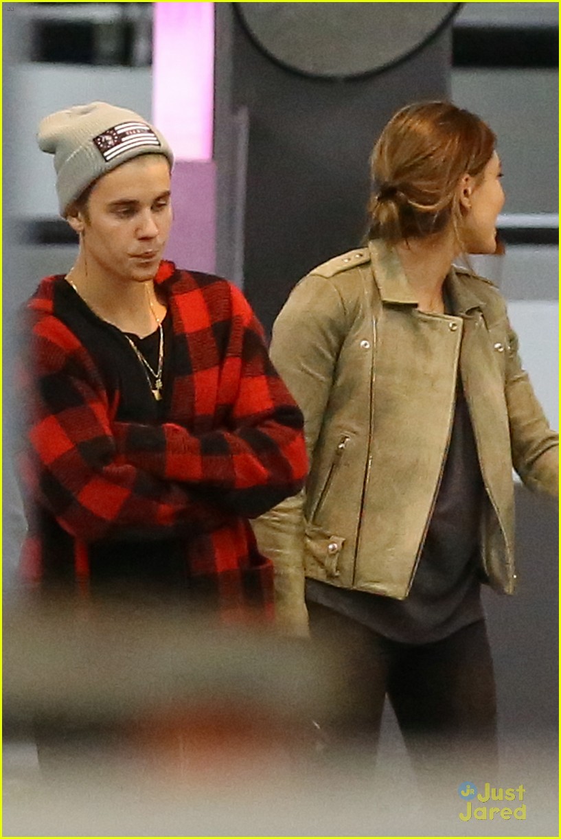 Justin Bieber Sings Boyz II Men Again For Engaged Couple (Video)