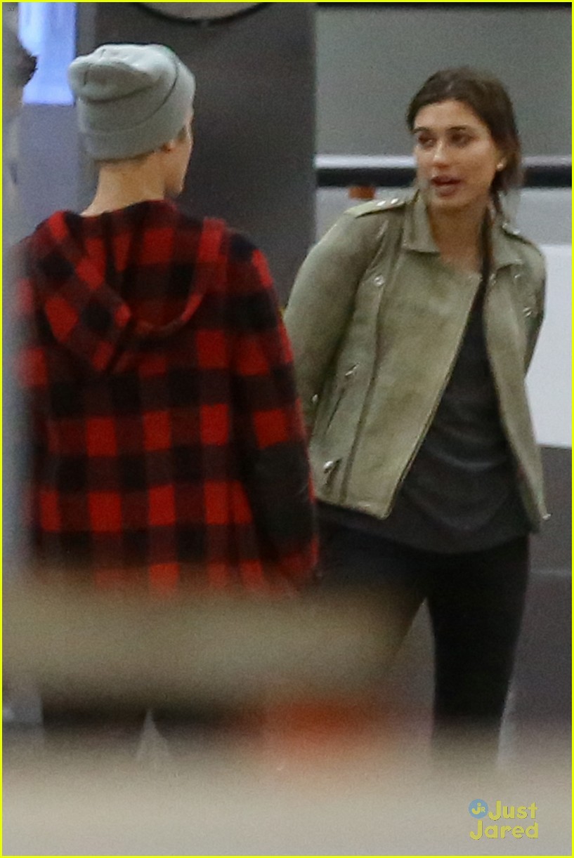 Justin Bieber Sings Boyz II Men Again For Engaged Couple (Video)
